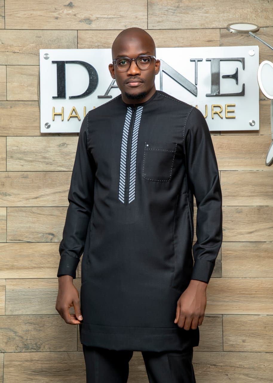 Kaftan noir, plastron argent